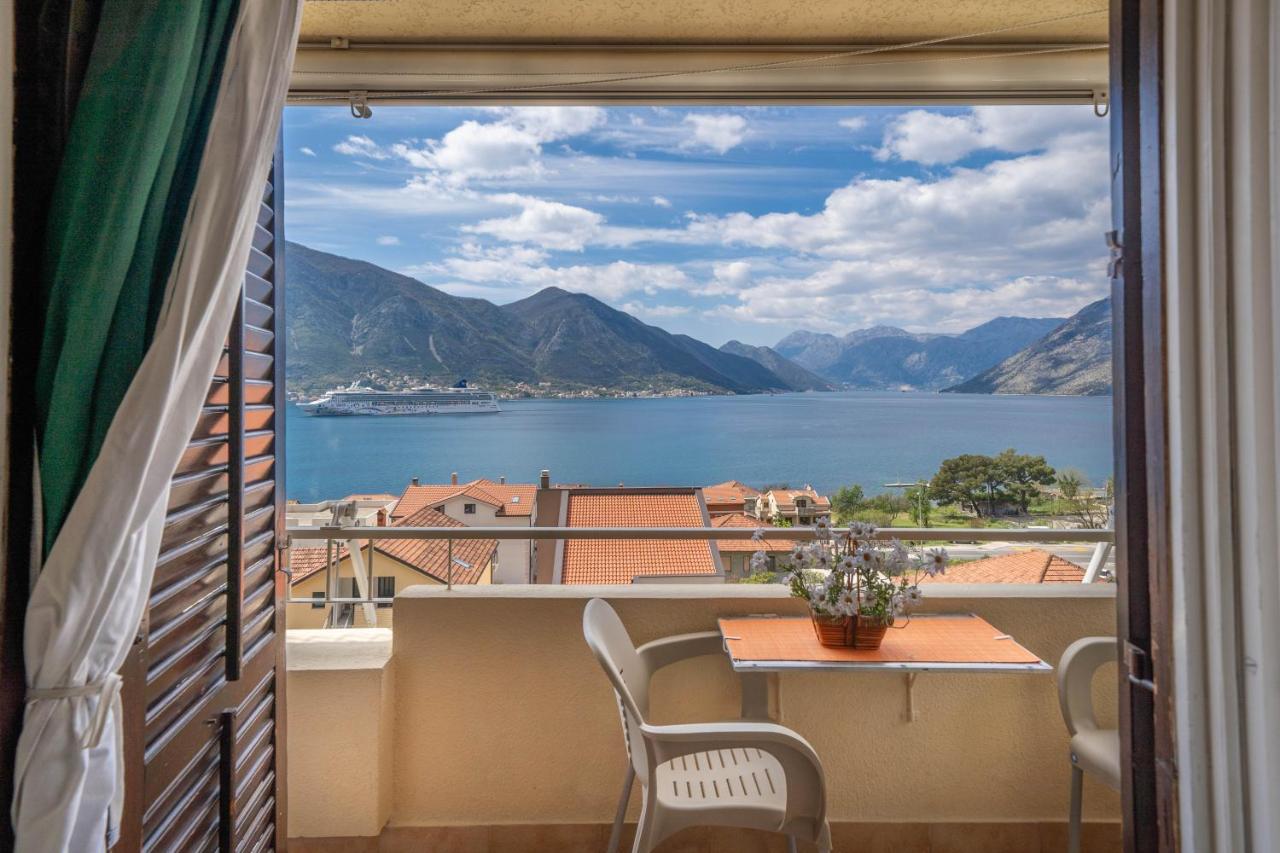 Seaside Serenity: 2-Bedroom Apartment With Boka Bay View Kotor Extérieur photo