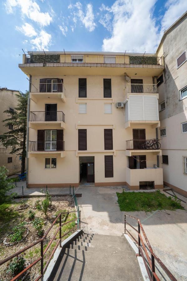 Seaside Serenity: 2-Bedroom Apartment With Boka Bay View Kotor Extérieur photo