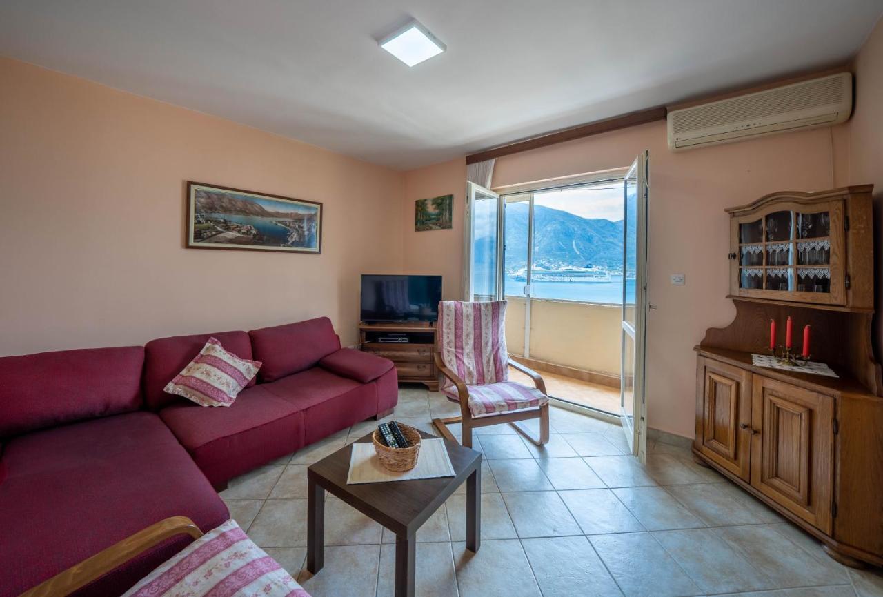 Seaside Serenity: 2-Bedroom Apartment With Boka Bay View Kotor Extérieur photo