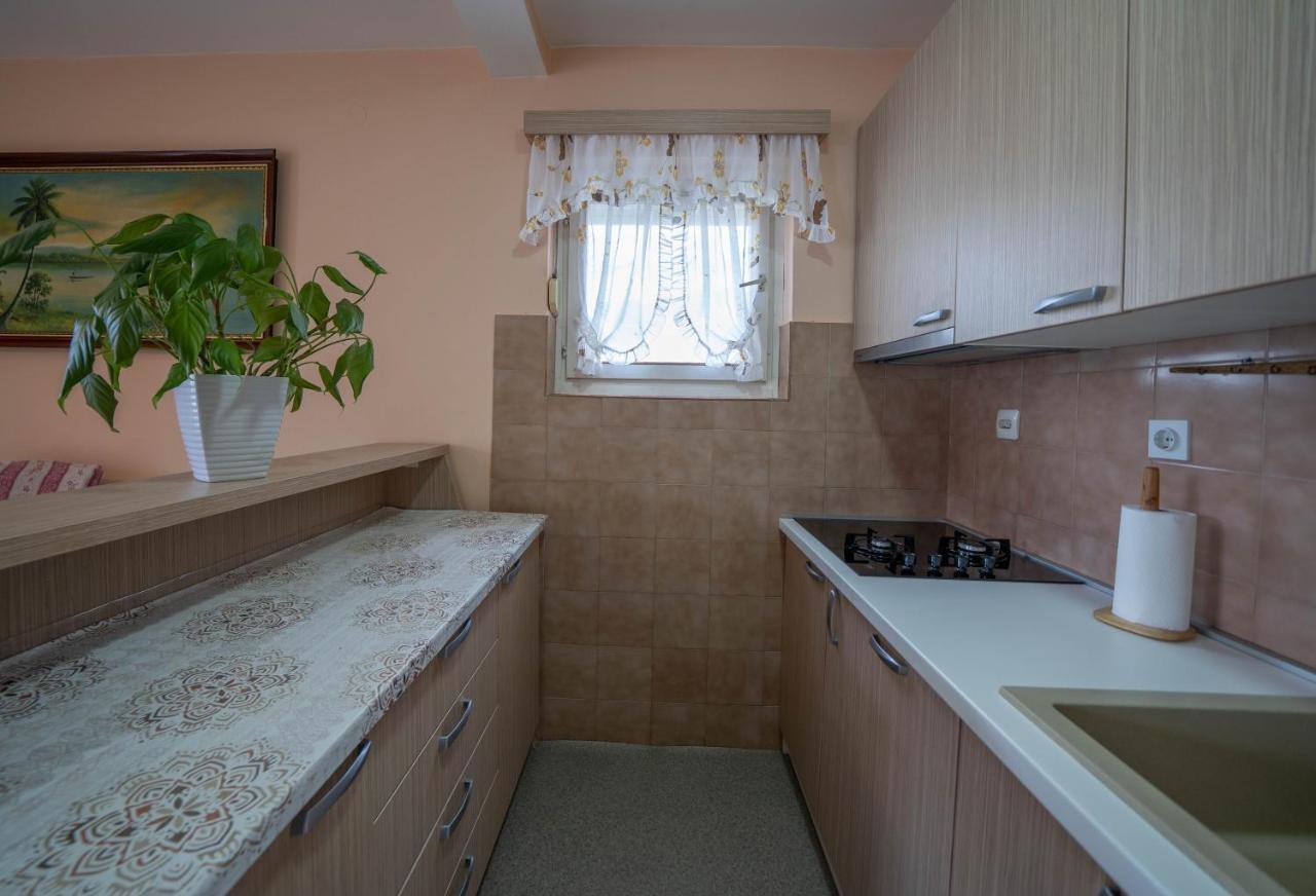 Seaside Serenity: 2-Bedroom Apartment With Boka Bay View Kotor Extérieur photo