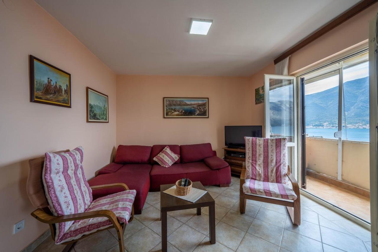 Seaside Serenity: 2-Bedroom Apartment With Boka Bay View Kotor Extérieur photo