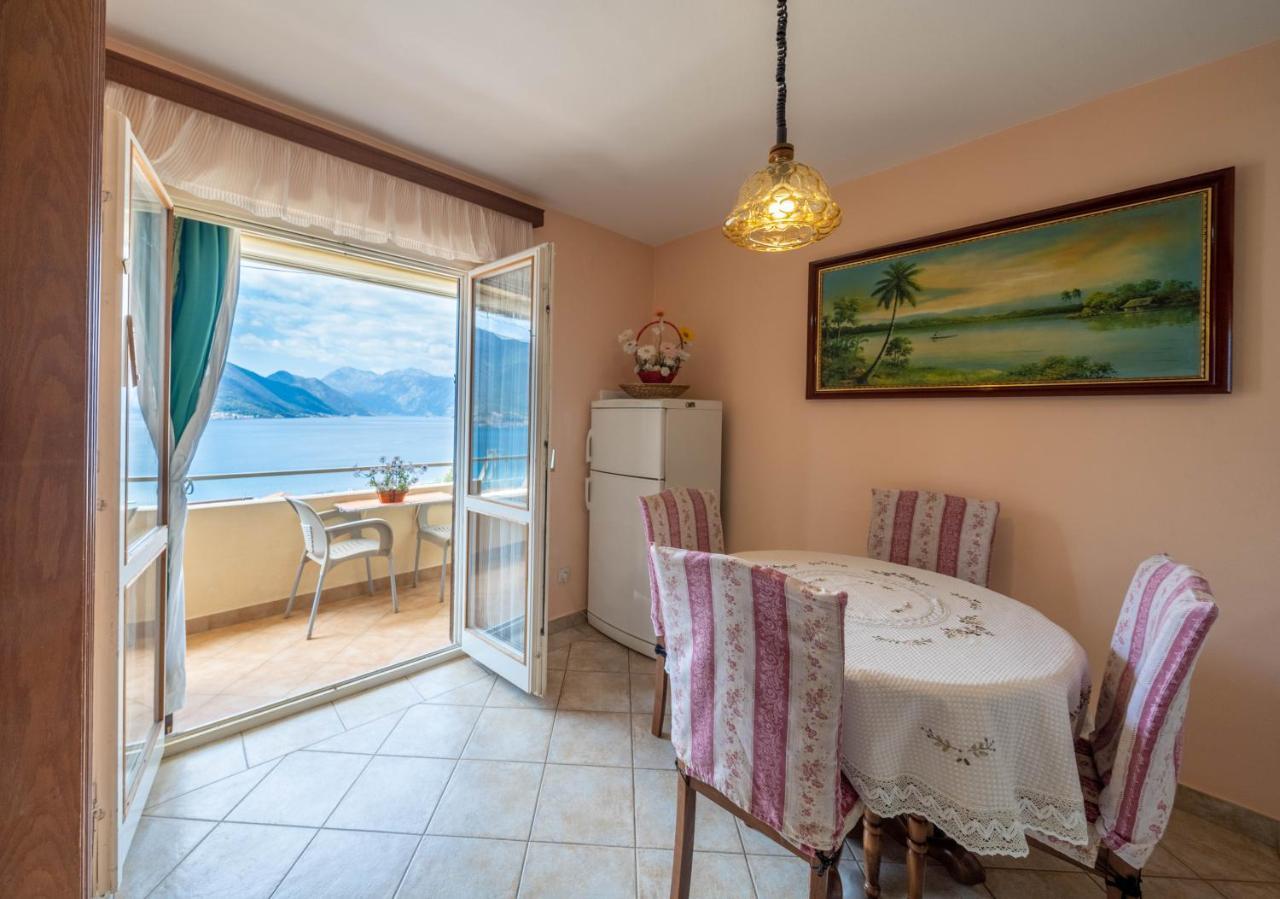Seaside Serenity: 2-Bedroom Apartment With Boka Bay View Kotor Extérieur photo