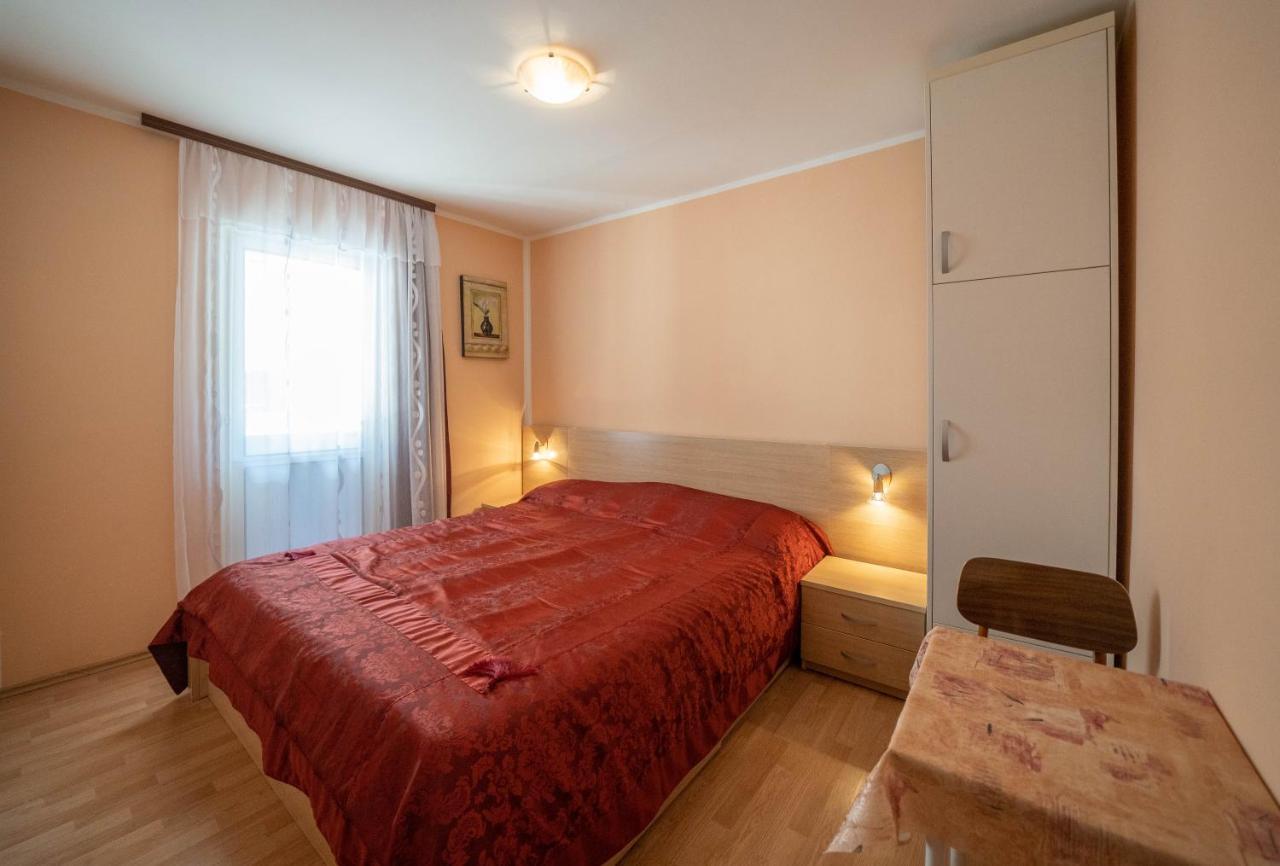 Seaside Serenity: 2-Bedroom Apartment With Boka Bay View Kotor Extérieur photo