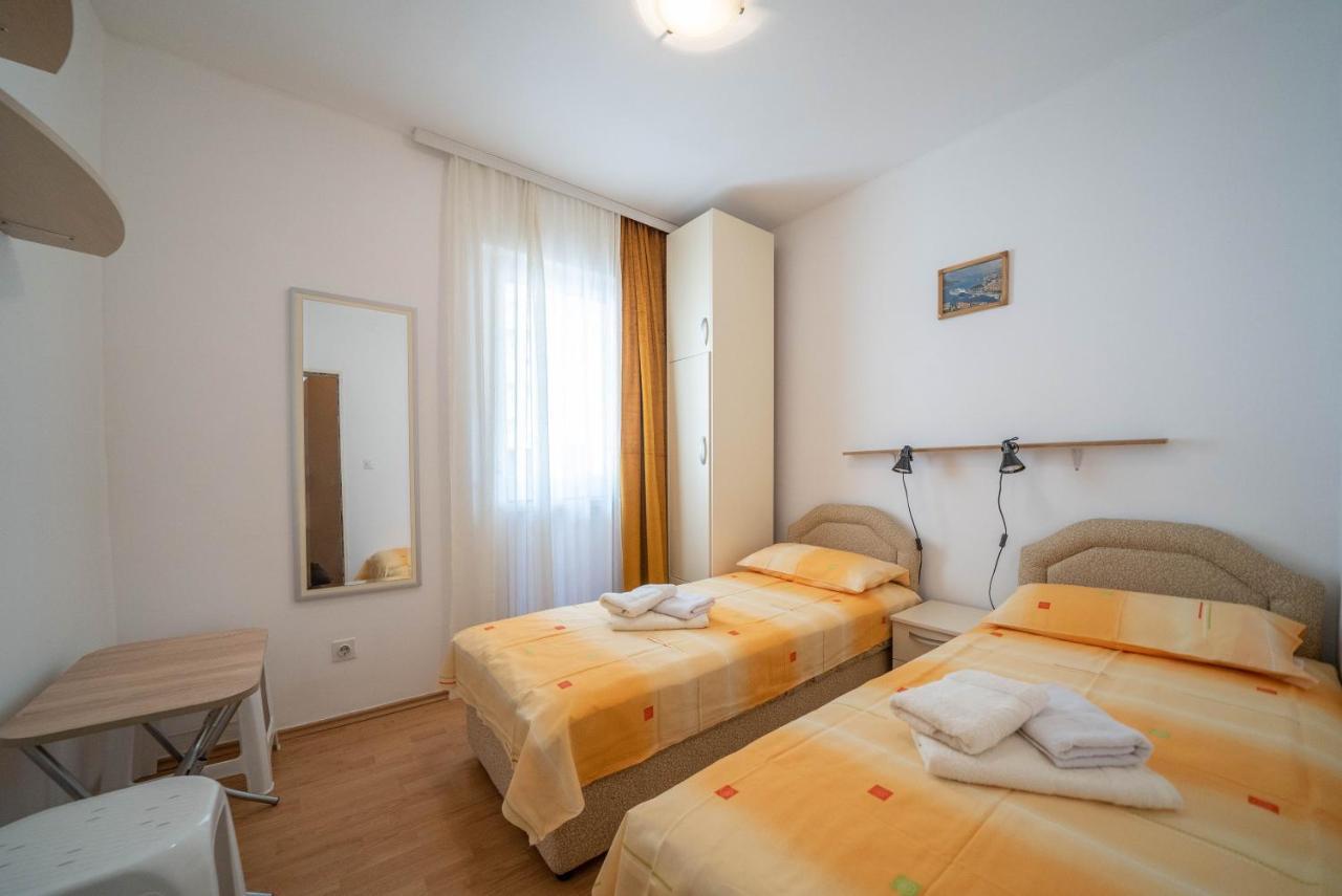 Seaside Serenity: 2-Bedroom Apartment With Boka Bay View Kotor Extérieur photo