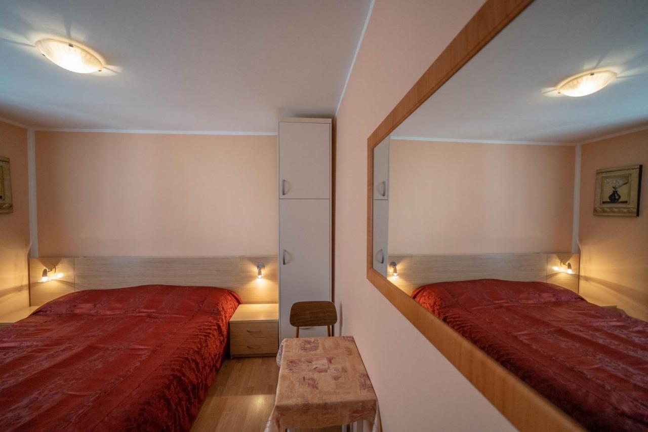 Seaside Serenity: 2-Bedroom Apartment With Boka Bay View Kotor Extérieur photo